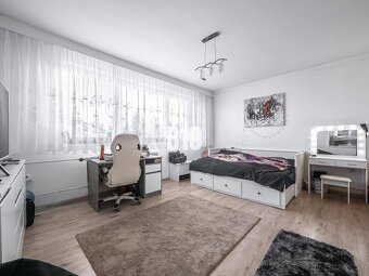 TROJPODLAŽNÝ RODINNÝ DOM V RADOVKE S DVOJGARÁŽOU - GALANTA - 14