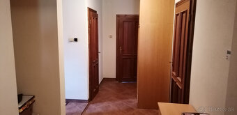 Viacgeneračný dom v tichej lokalite - 14
