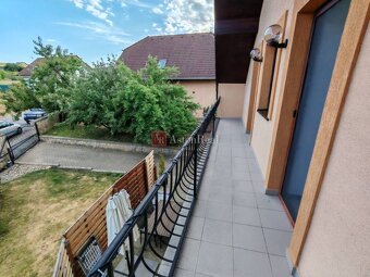 Vkusný dvojpodlažný 5-izb. RD 218m2 s bazénom, pozemok 651m2 - 14