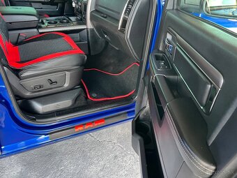 DODGE RAM 5.7 HEMI 4X4 model roku 2015 - 14