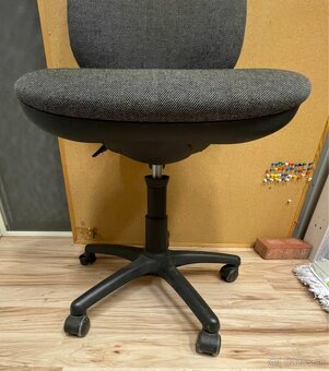 Predám kancelársky nábytok - 14