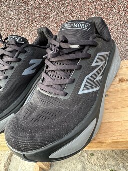 Bezecke tenisky New Balance More V5 - 14