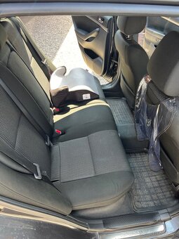 Toyota Avensis 2.2D-4D, 110kW, r.v.2007 - 14