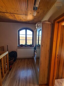 Rodinný dom s veľkým slnečným pozemkom v malebnej obci na Ho - 14