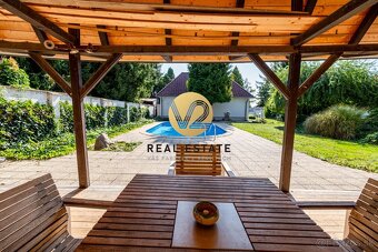 Na PREDAJ 5i rodinný dom s dvojgarážou a hosťovským domom, N - 14