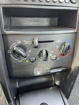 Peugeot 207 1.4e Benzín, 2009, 54 kW, 304407 km - 14