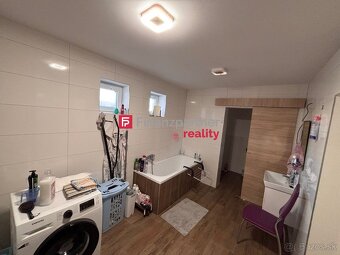 Pekný zrekonštruovaný rodinný dom v obci Ohrady (F034-12-PEF - 14