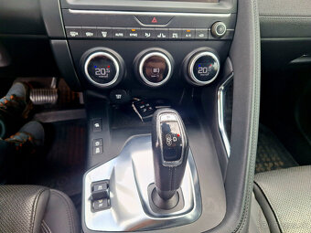 Jaguar E-Pace 2.0 diesel I4 R-Dynamic Base AWD A/T - 14