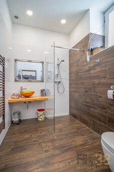 Dva priestranné apartmány v centre Popradu - 14