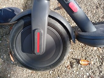 XIAOMI E SCOOTER (KOLOBEZKA) 4 A ESSENTIAL - 14
