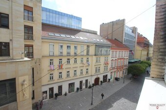 2-izb.Staré Mesto (Laurinská ul.) 3/5p. s balkónom, pešia zó - 14
