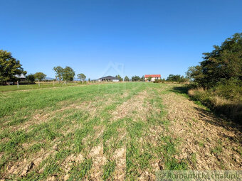 Mimoriadne veľký 55-árový pozemok so starším domom pri Vra - 14