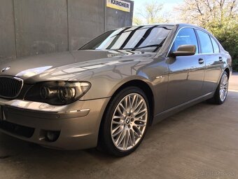 BMW 750i - 14