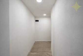 ►Veľký Apartmán 3+1izb. so záhradou a chatkou v hist. budove - 14