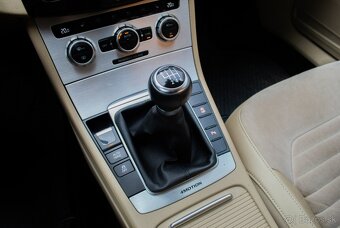 Volkswagen Passat Variant 2.0 TDI BMT Highline 4MOTION - 14