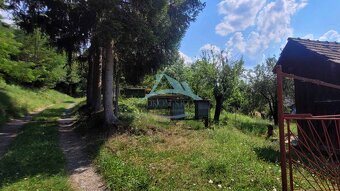 Rozsiahly pozemok (10 000m2) s viacerými budovami priamo vo  - 14