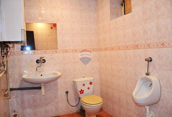 Na predaj jedinečná budova v meste Lučenec - 14