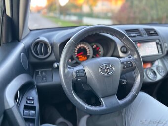 Predam Toyota Rav4 2,2 diesel 110KW 4x4 R.V 2013 112 600 - 14
