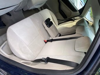 Ford Focus 1.6i 85kW Ghia klima tempomat 2005 - 14