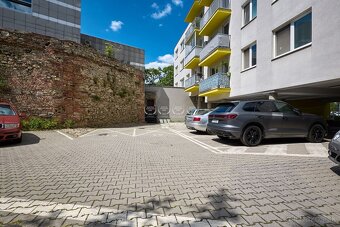 Na predaj: komerčné priestory v centre Pezinka - 14