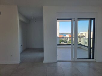 CHORVÁTSKO - Moderné apartmány neďaleko peknej pláže - VODIC - 14