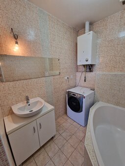 2 izb. byt na Kúpeľnom námestí v Seredi, 57m2 na predaj - 14