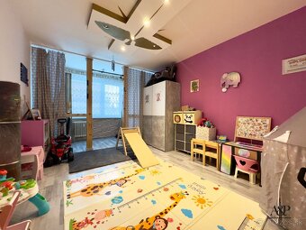 NA PREDAJ VEĽKÝ 3 IZB. BYT S LOGGIOU, 84M2, UL. S. JURKOVIČA - 14