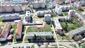 Zateplený tehlový byt s novými plastovými oknami, Veľké Kapu - 14