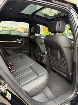 Audi e-tron 55 S-LINE 300 kW 408PS Quattro, Panoráma, Matrix - 14