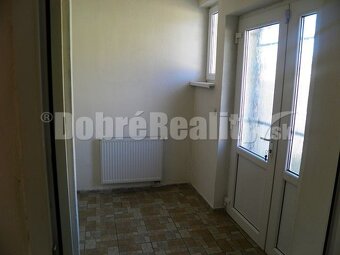 PREDAJ: Rodinný dom s predajňou v Dolných Janíkoch - 14