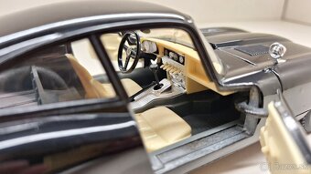 1:18 JAGUAR E COUPE, č - 14