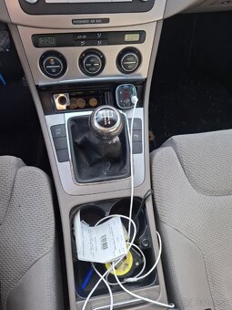 Volkswagen Passat B6 variant 1.9 77kw - 14