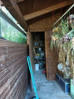 Udržiavaná záhrada s chatkou nad Bagroviskom – 448 m² - 14