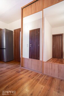 Na predaj priestranný, slnečný 3i byt po staršej kompletnej  - 14