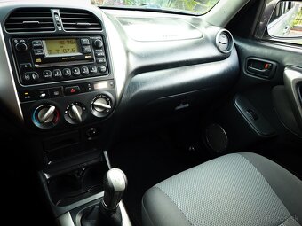 TOYOTA RAV4 2.0 D-4D 4x4 85kW - 2004 - KLIMA- ŤAŽNE - ŠPZ- - 14