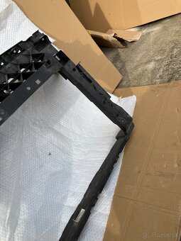 chladicova stena seat ateca predni celo - 14