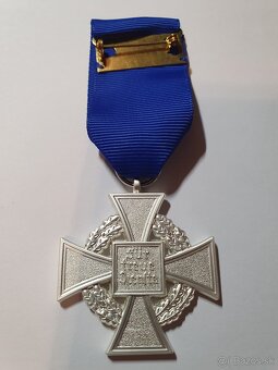 Vyznamenanie , Slovensky stat , zelezny kriz , odznak - 14