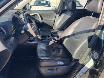 Toyota RAV4 2.2 D-4D AKONTACIA OD 0% - 14