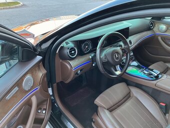 Mercedes-Benz E 220d AMG line 9G - 14