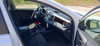 Predám Toyota RAV4 2.2 l D-4D Active 2015 vo výbernom stave - 14