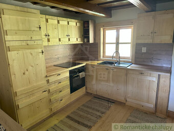 Kompletne zrekonštruovaná drevenička na polosamote pri Ján - 14