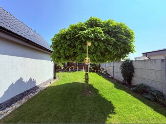 NA PREDAJ 4i SAMOSTATNE STOJACI RODINNÝ DOM - 14