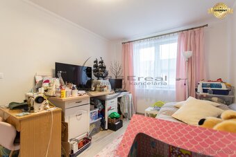 NA PREDAJ pekný, štýlový 3-izbový rodinný dom v Lábe - 14