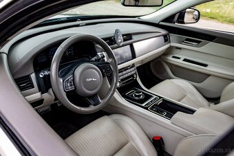 Jaguar XF 20d 132kW AWD 8AT (pohon 4x4, svetlá koža, LED) - 14