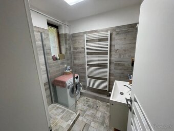 Rodinný dom s bazénom vo Veľkej Lehôtke - 14