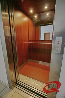 BEZ PROVÍZIE, KANCELÁRIE V RUŽINOVE, TRENČIANSKA UL - 14