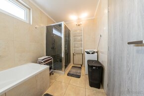 Rodinný dom s veľkým pozemkom v obci Malé Dvorníky - 14