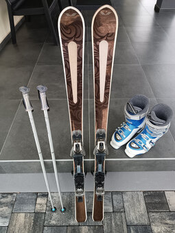 Lyže Volant a lyžiarky Atomic - 14