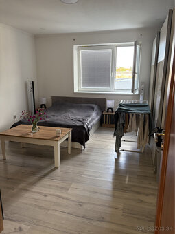 Znížená cena:  prerobený 5 + 1 izbový rodinný dom s priestra - 14