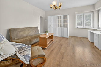 Na predaj priestranná 5-izbová chata s rozľahlým ovocným sad - 14